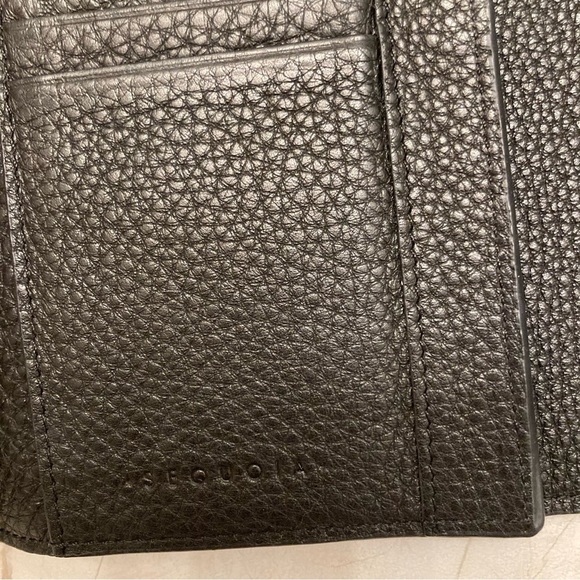 Suquoia black leather clutch wallet
